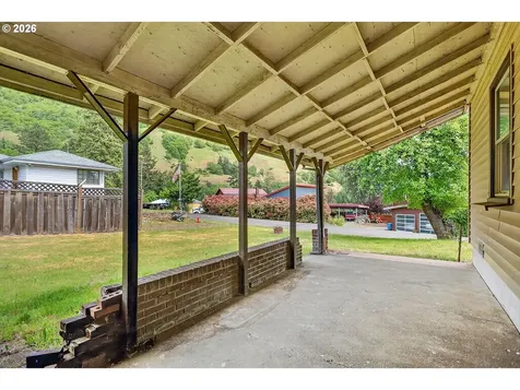 782 NE Center Street White Salmon WA 98672