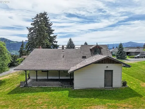 782 NE Center Street White Salmon WA 98672