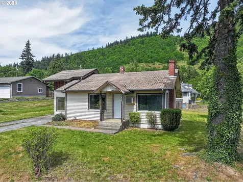 782 NE Center Street White Salmon WA 98672