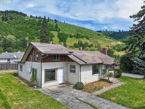782 NE Center Street White Salmon WA 98672