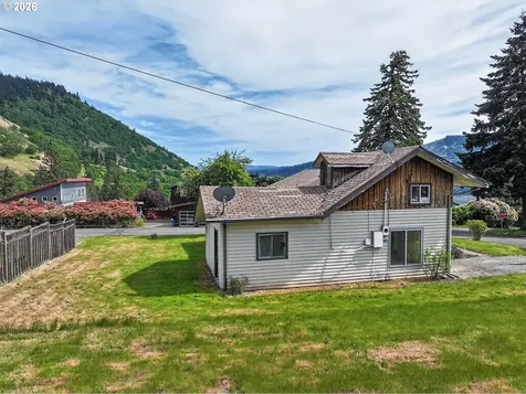 782 NE Center Street White Salmon WA 98672