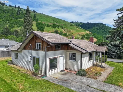 782 NE Center Street White Salmon WA 98672