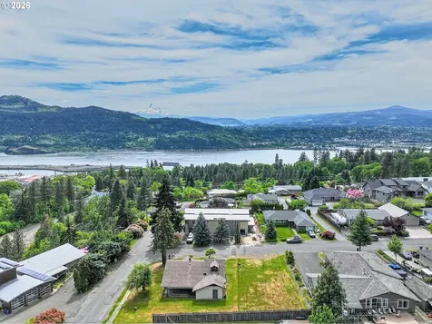 782 NE Center Street White Salmon WA 98672
