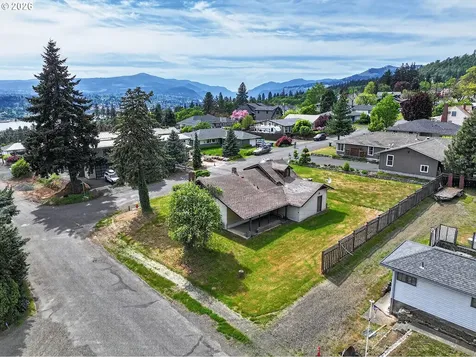 782 NE Center Street White Salmon WA 98672