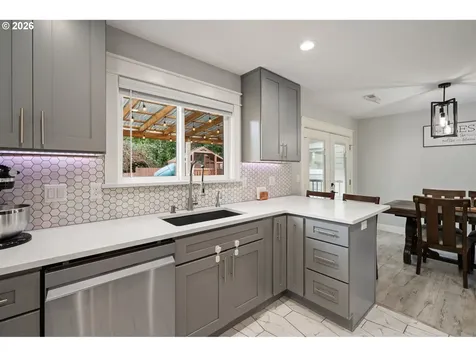 1020 SE 113th Avenue Portland OR 97216