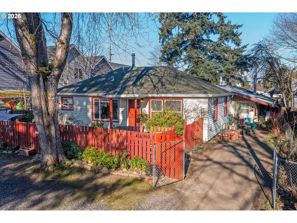 16901 SE Ivon Street Portland OR 97236