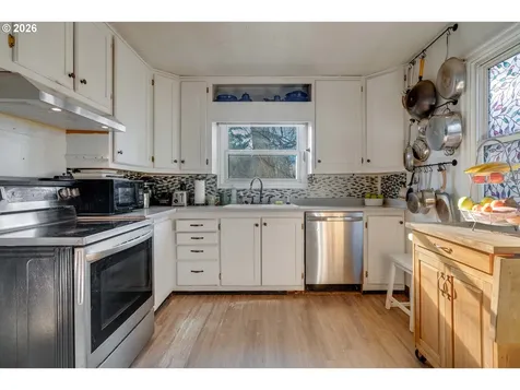 16901 SE Ivon Street Portland OR 97236