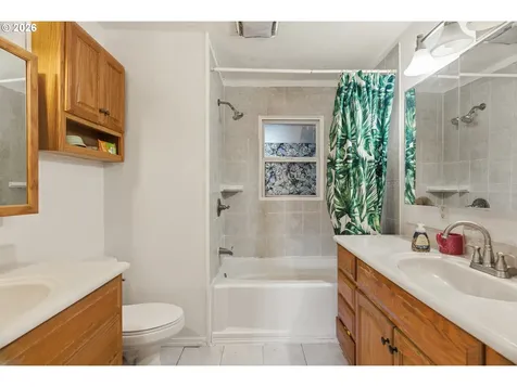 16901 SE Ivon Street Portland OR 97236