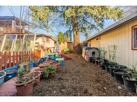 16901 SE Ivon Street Portland OR 97236