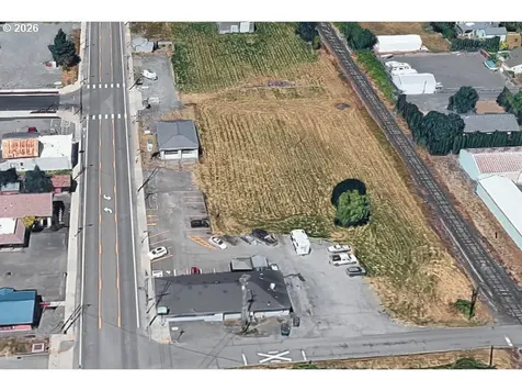 180 SE 10th Street Dundee OR 97115