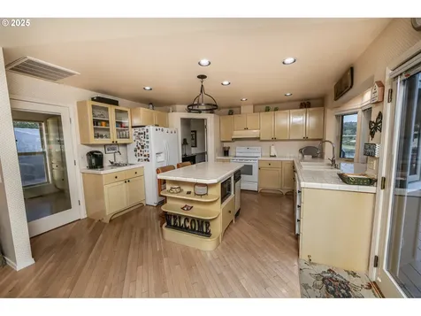 104 Sea Cliff Terrace Brookings OR 97415