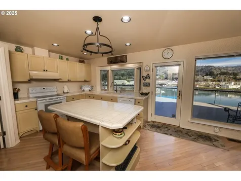 104 Sea Cliff Terrace Brookings OR 97415