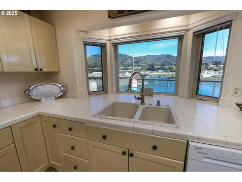104 Sea Cliff Terrace Brookings OR 97415