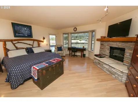 104 Sea Cliff Terrace Brookings OR 97415