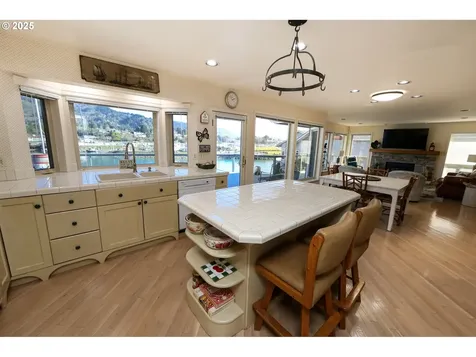 104 Sea Cliff Terrace Brookings OR 97415