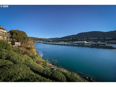 104 Sea Cliff Terrace Brookings OR 97415