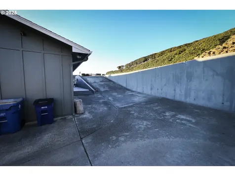 104 Sea Cliff Terrace Brookings OR 97415