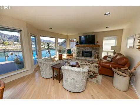 104 Sea Cliff Terrace Brookings OR 97415