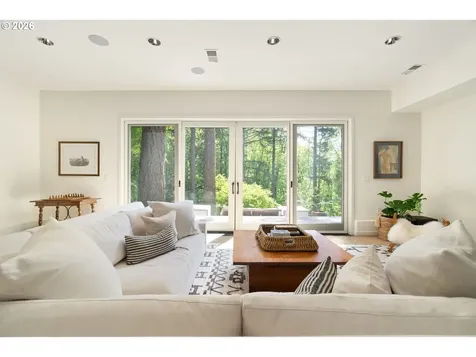 445 NW Skyline Boulevard Portland OR 97229