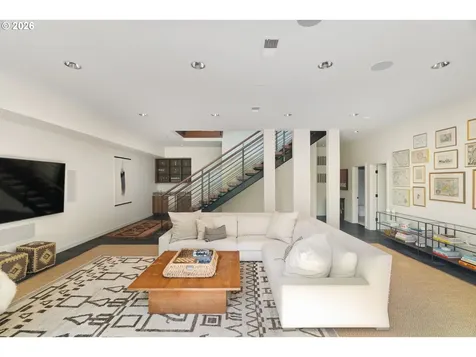 445 NW Skyline Boulevard Portland OR 97229