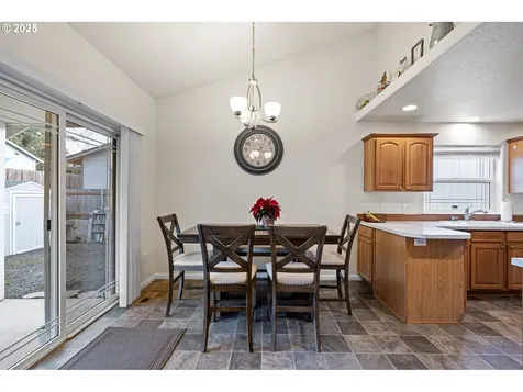 1904 S 6th Street Cottage Grove OR 97424