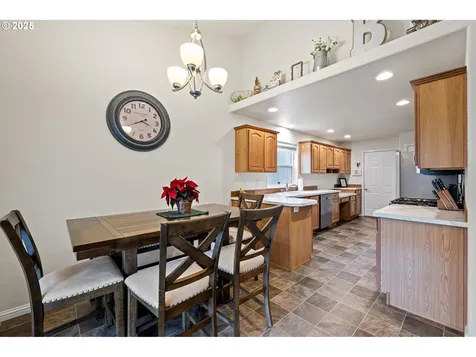 1904 S 6th Street Cottage Grove OR 97424