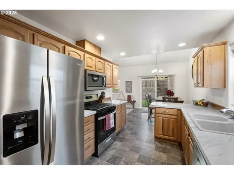 1904 S 6th Street Cottage Grove OR 97424
