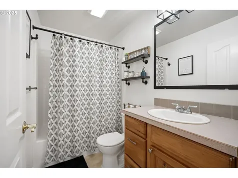 1904 S 6th Street Cottage Grove OR 97424