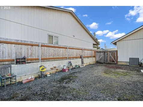 1904 S 6th Street Cottage Grove OR 97424