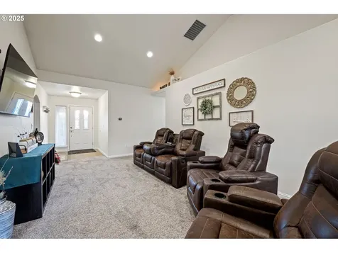 1904 S 6th Street Cottage Grove OR 97424