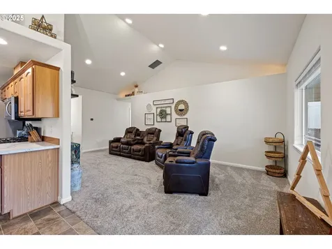 1904 S 6th Street Cottage Grove OR 97424