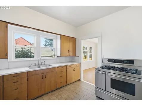 7619 SE Insley Street Portland OR 97206