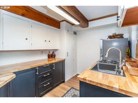 6805 NE Multnomah Street Portland OR 97213