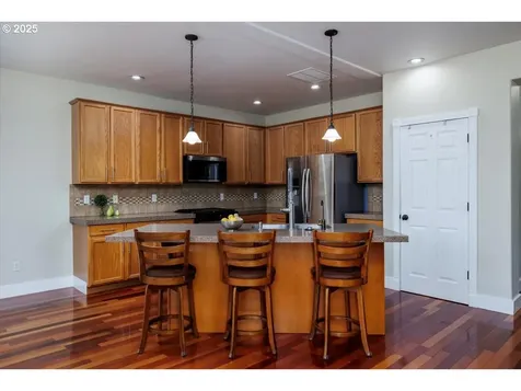 6335 NE Marina Court Hillsboro OR 97124