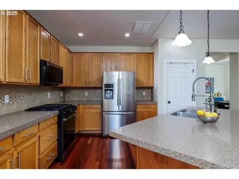 6335 NE Marina Court Hillsboro OR 97124