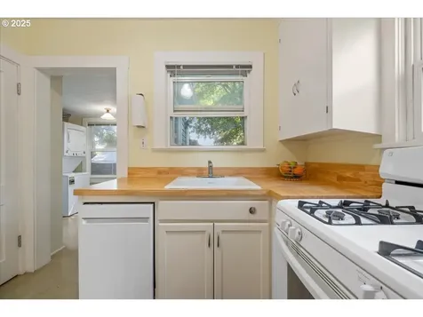 4304 NE 79th Avenue Portland OR 97218