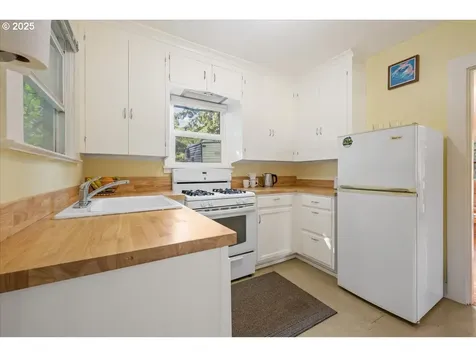 4304 NE 79th Avenue Portland OR 97218
