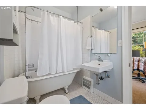 4304 NE 79th Avenue Portland OR 97218