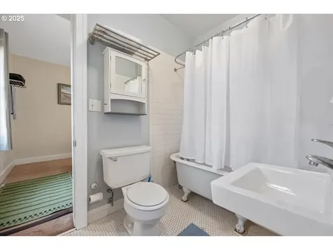 4304 NE 79th Avenue Portland OR 97218