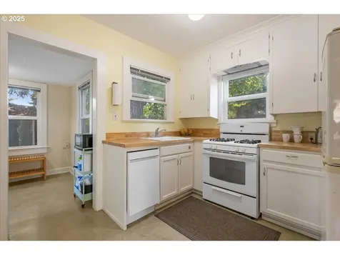 4304 NE 79th Avenue Portland OR 97218