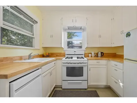 4304 NE 79th Avenue Portland OR 97218