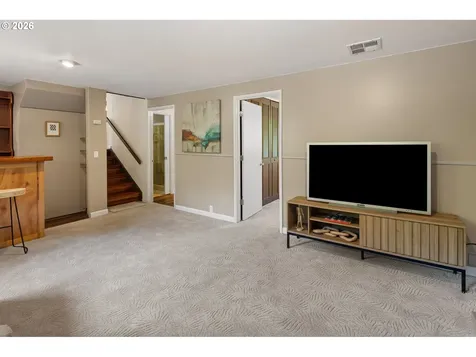 2670 E Windsor Circle Eugene OR 97405