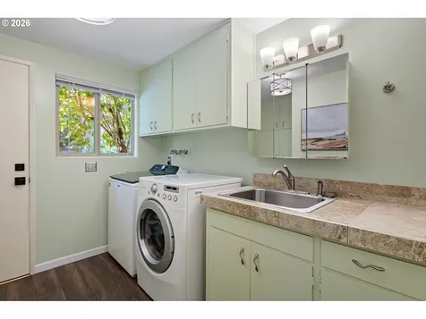 2670 E Windsor Circle Eugene OR 97405