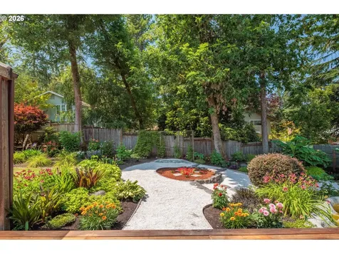 2670 E Windsor Circle Eugene OR 97405