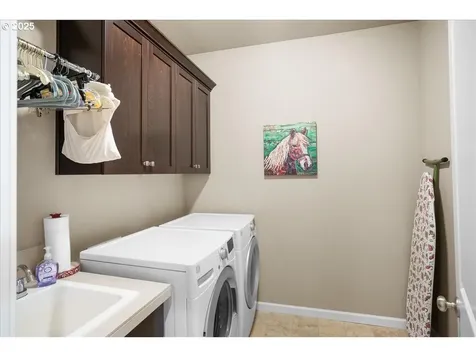 1670 SE Academy Street Dallas OR 97338