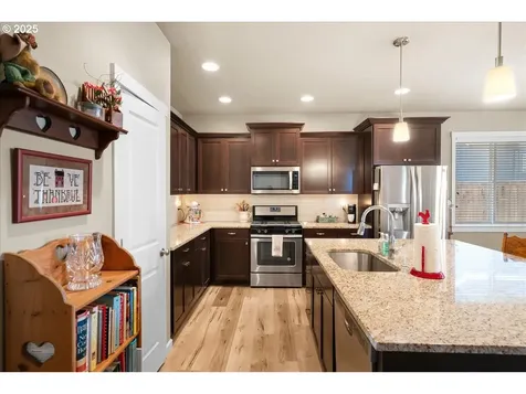 1670 SE Academy Street Dallas OR 97338