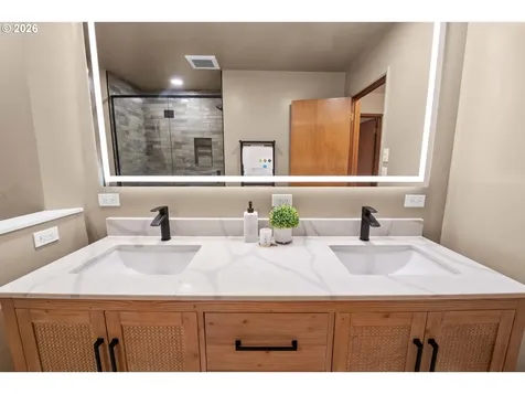 410 Pleasant Avenue Astoria OR 97103
