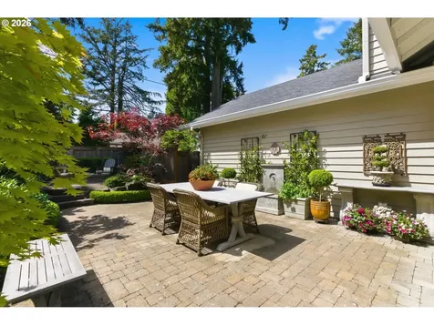 558 6th Street Lake Oswego OR 97034