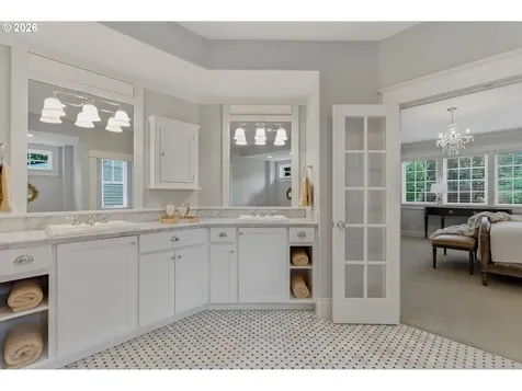 558 6th Street Lake Oswego OR 97034