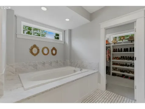 558 6th Street Lake Oswego OR 97034